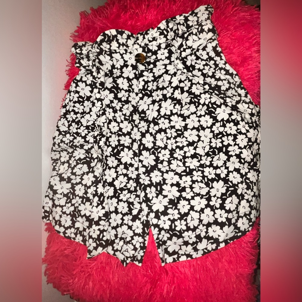 Cute black and white floral shorts